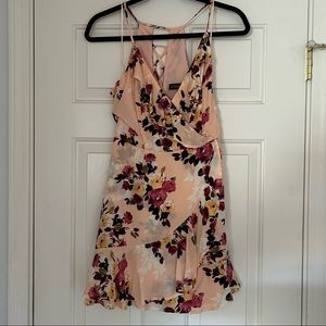 💐New Women’s Light Pink Floral Dress -size M